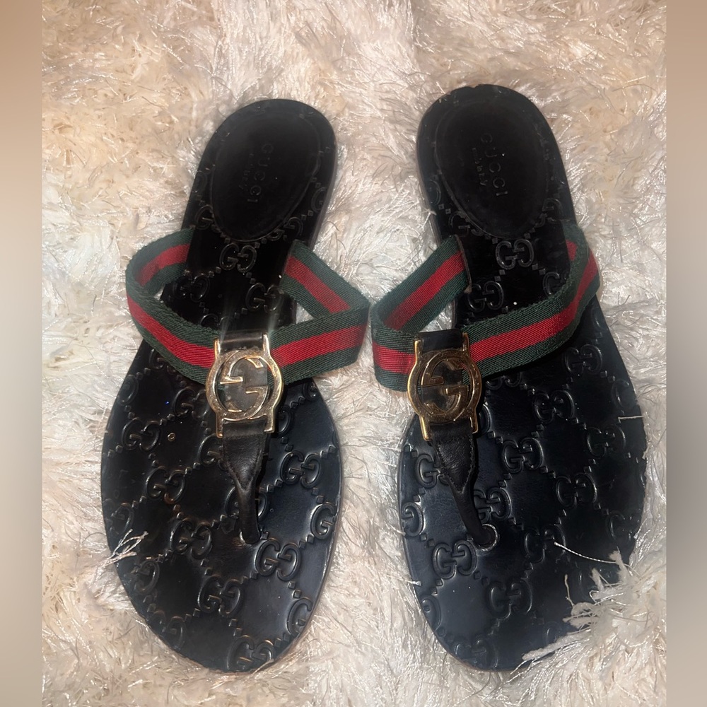 Authentic Gucci thong sandals size 35 1/2